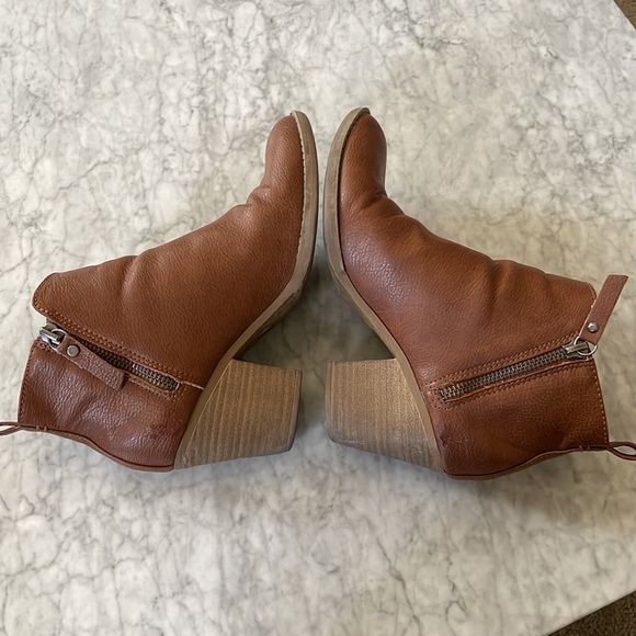 Universal Thread Heeled Booties w/dual zipper sides - Picture 8 of 10